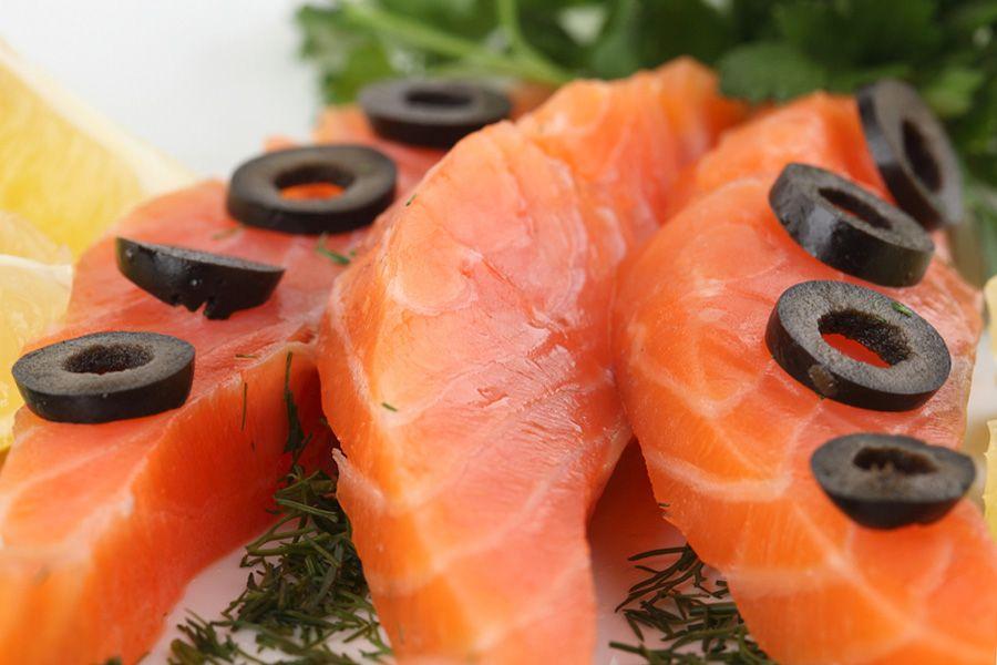 Rezept für leicht gesalzenen Lachs: Bereiten Sie zu Hause einen köstlichen Fisch zu!