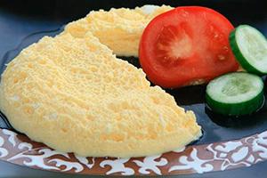 Mga omelet ng singaw na may kamatis at pipino