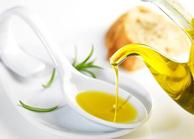 Olivový olej v lžíci