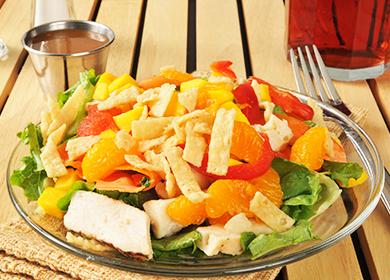Pineapple Chicken Salad: 7 Mga Recipe at Kagiliw-giliw na Mga ideya sa Paglilingkod