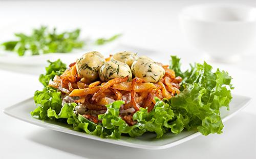 Capercaillie pugad na salad