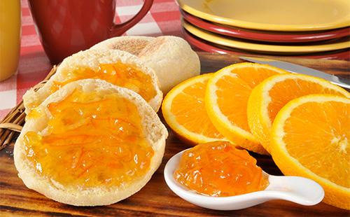 Orange jam sa isang bun