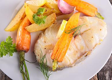 Fisch mit Gemüse auf einem Teller