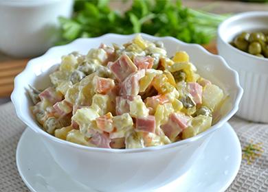 Taglamig salad: kung paano lutuin na may karne, sausage, kanin, kabute at beans