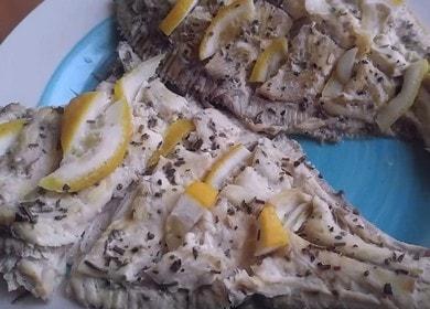 Oven na inihurnong flounder - isang recipe para sa masarap at makatas na isda