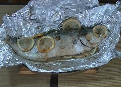 Sehr leckerer Fisch in Folie im Ofen: Wir kochen nach einem Schritt-für-Schritt-Rezept mit einem Foto.