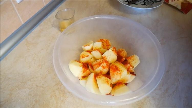 Salz die Kartoffeln, um das Kaninchen zu machen
