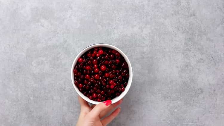 Inuming prutas ng cranberry ayon sa isang hakbang-hakbang na recipe gamit ang larawan