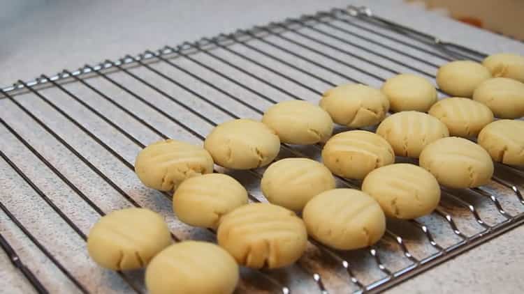 Ang mga cookies sa gatas na may condensed ayon sa isang hakbang-hakbang na recipe gamit ang isang larawan