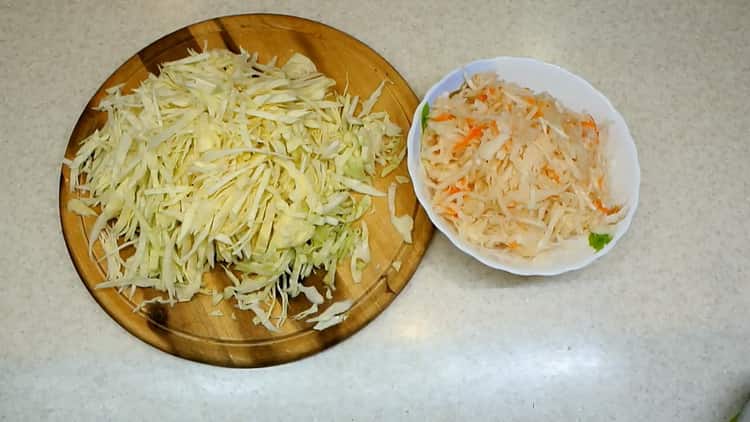 Stewed sauerkraut ayon sa isang hakbang-hakbang na recipe na may larawan