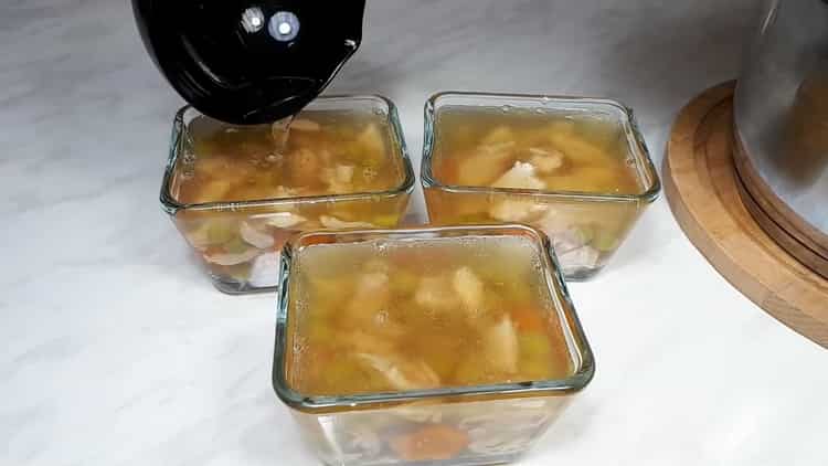 Chicken jelly ayon sa isang hakbang-hakbang na recipe na may larawan