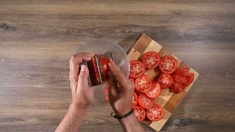 Upang maghanda ng spaghetti na may tomato paste, ihanda ang mga sangkap