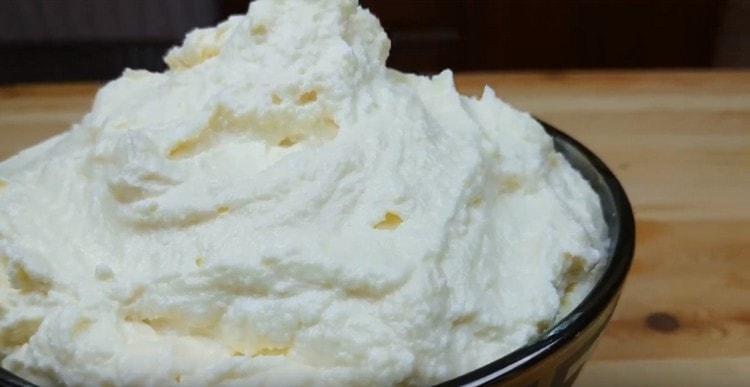 Ang ganitong isang curd cream para sa mga eclair ay gagawing simple ang masarap na cake.