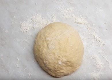 Das perfekte Gebäck für Pasteten ohne Hefe in Milch: Bereiten Sie ein schrittweises Rezept mit einem Foto vor.