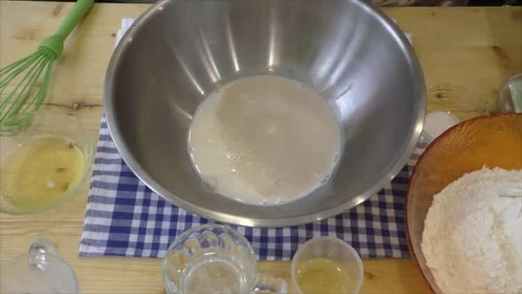 Upang ihanda ang croissants may letse-kondensada, maghanda ingredients