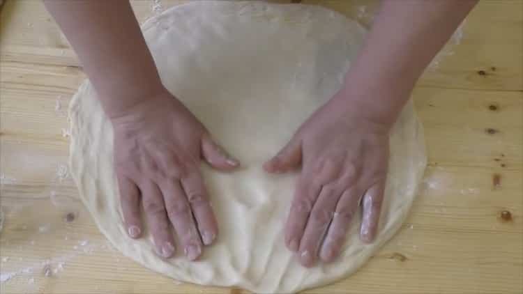 Upang ihanda ang croissants may letse-kondensada, maghanda ng mga sangkap para sa masa