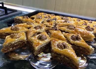 Hindi kapani-paniwalang masarap na puff pastry baklava