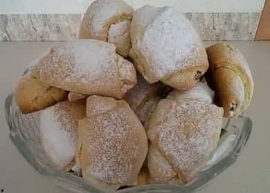 Ang mga bagel mula sa shortcrust pastry na may pinakuluang condensed milk - masarap, crispy, friable pastry