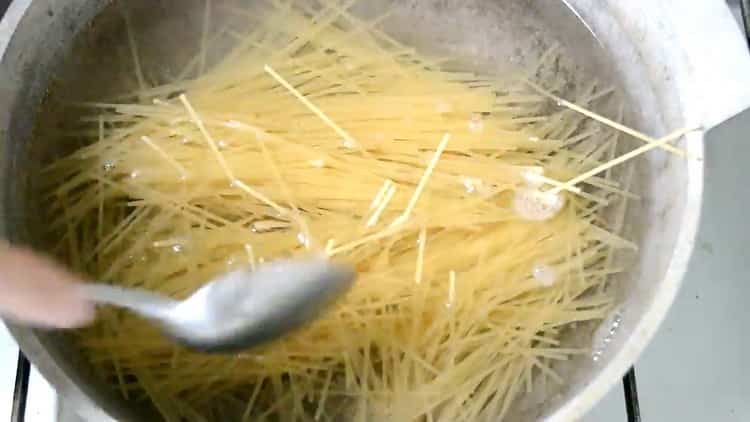 Pagluluto spaghetti na may tinadtad na karne