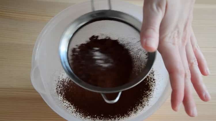 Ang pagluluto ng isang tsokolate muffin sa microwave