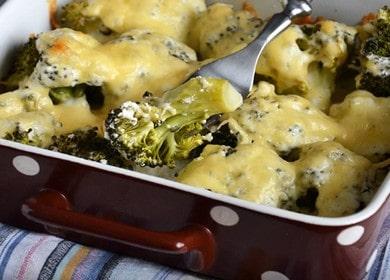 Wir kochen Brokkoli im Ofen mit Käse nach einem einfachen Rezept mit schrittweisen Fotos.