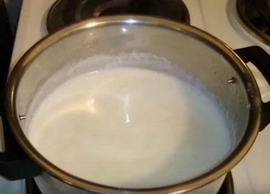 νόστιμο υγρό χυλό σιμιγδάλι στο γάλα: μια συνταγή με βήμα προς βήμα φωτογραφίες και βίντεο.