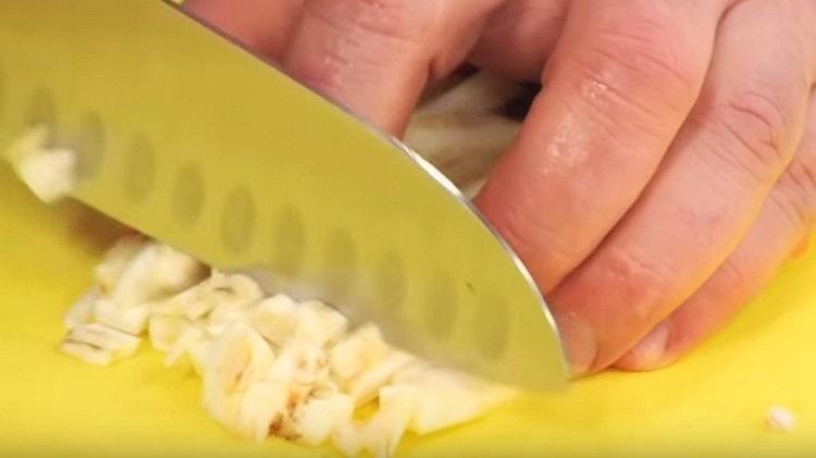 Sobrang chop celery.