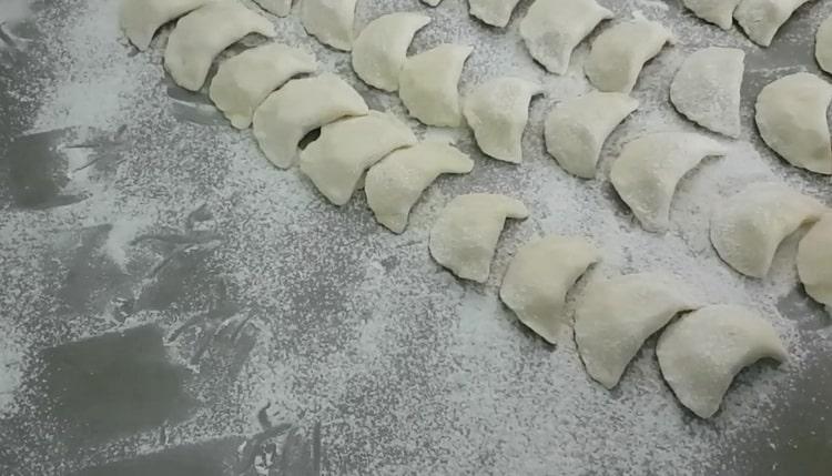 Paano magluto ng pinirito na dumplings na may patatas