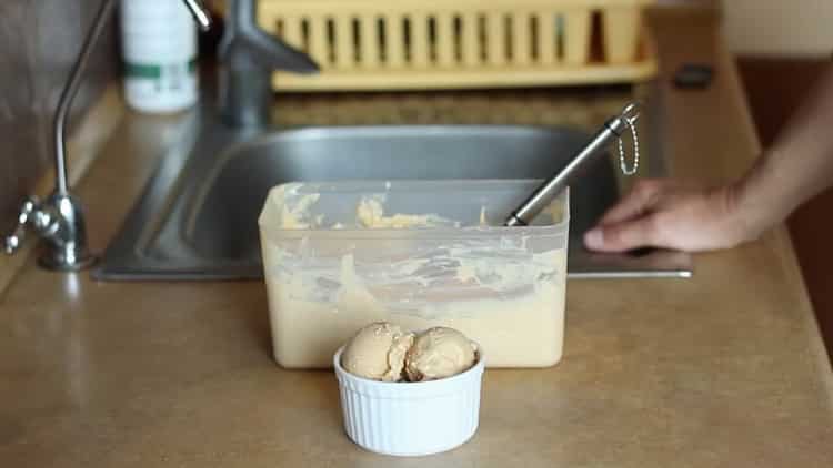 Creme brulee ice cream - isang mabilis na recipe para sa pagluluto sa bahay