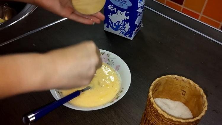 Magdagdag ng pampalasa upang gumawa ng omelet