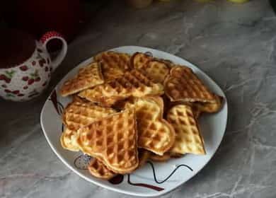 Paano matutunan kung paano lutuin ang masarap na crispy waffles para sa isang de-kuryenteng iron na waffle ayon sa isang simpleng recipe 🍪