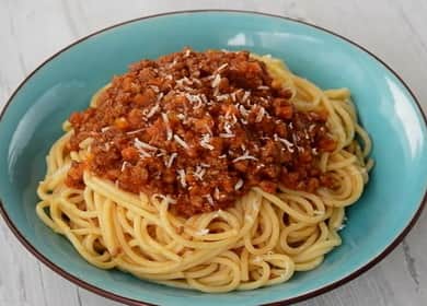 Spaghetti Bolognese na hakbang-hakbang na recipe na may larawan