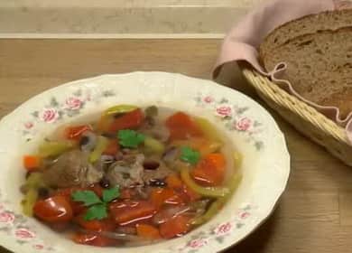 σούπα με φασόλια και κρέας