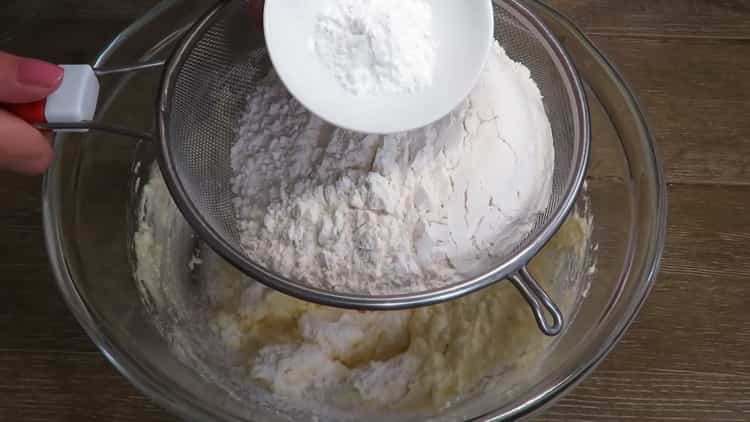 Pag-ayos ng harina upang makagawa ng curd dough