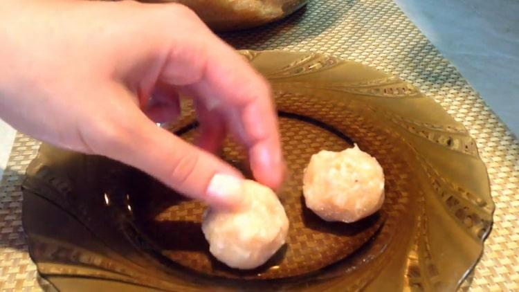 Bumuo ng mga meatballs upang makagawa ng mga meatballs