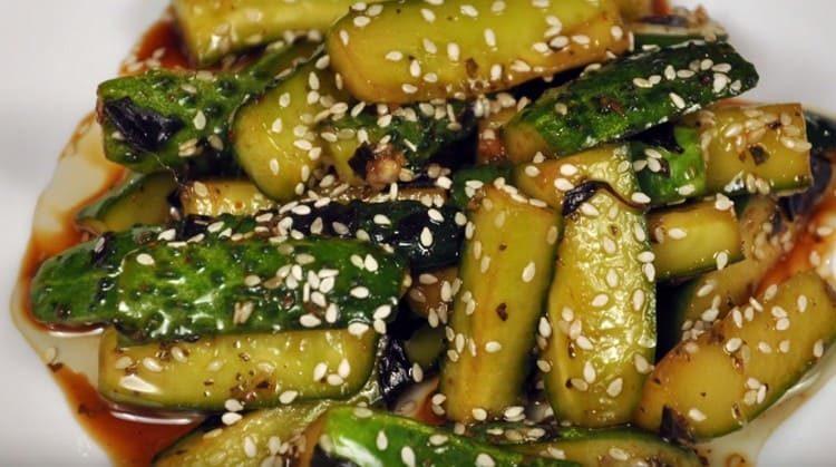 Ito ang tunay na masarap na Korean recipe na pritong pipino.