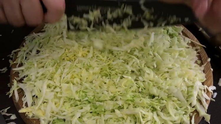Bitamina salad ayon sa isang sunud-sunod na recipe na may isang larawan