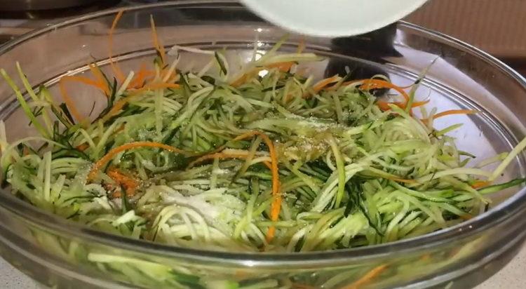 Pagluluto ng zucchini salad