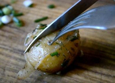 Junge Kartoffel mit Bruststück im Ofen