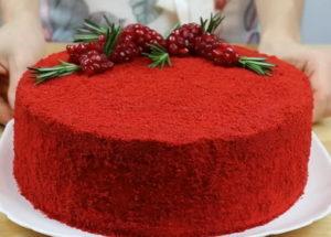 Φωτεινό και νόστιμο κόκκινο κέικ βελούδου