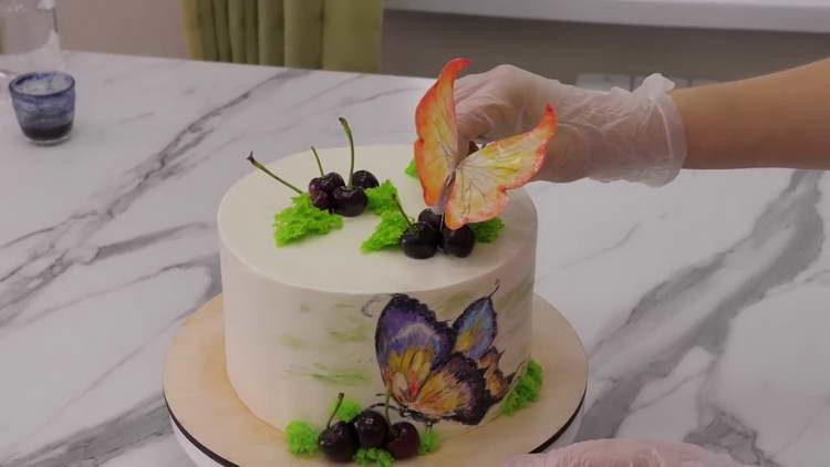 palamutihan ang cake na may butterflies